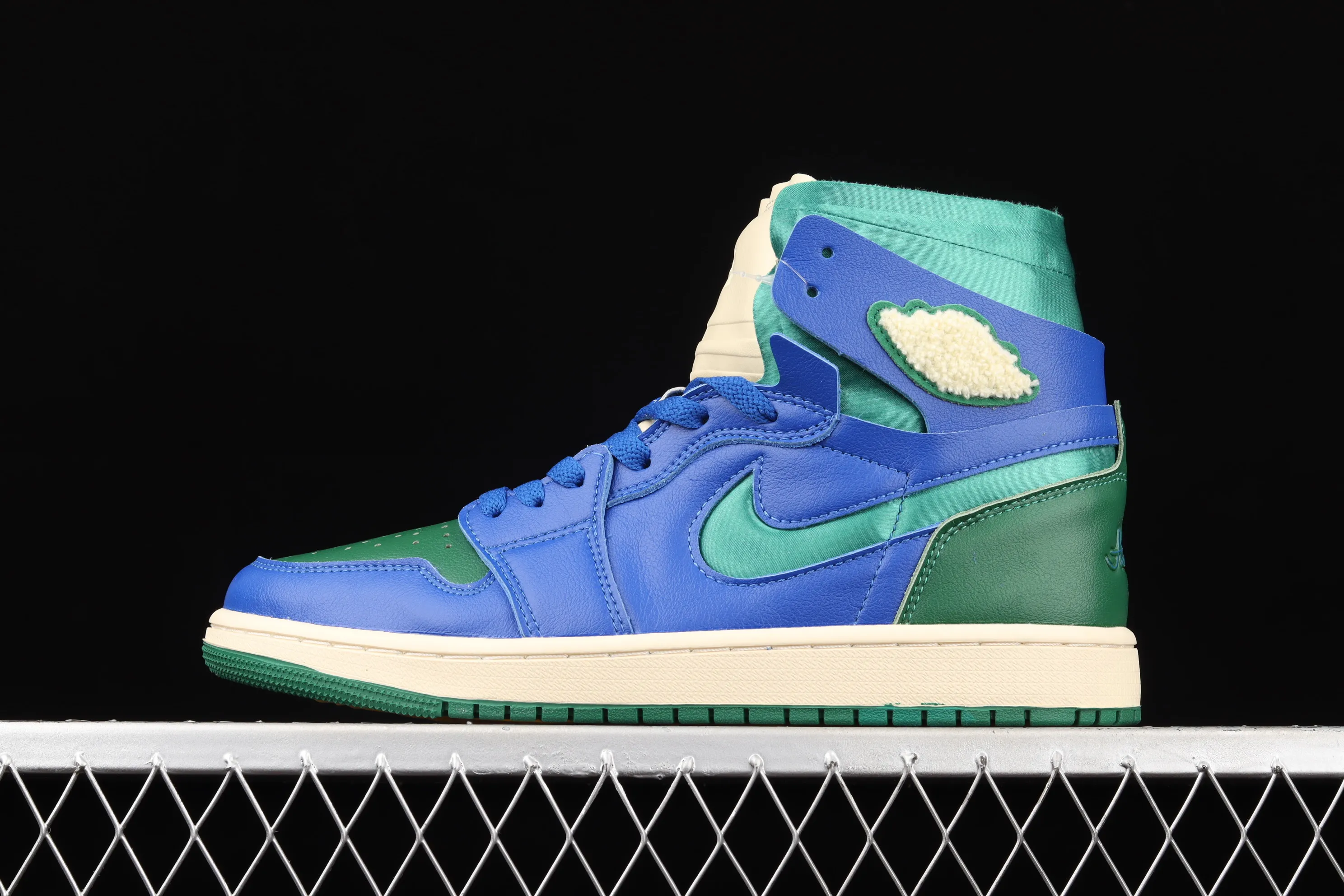 All Categories Air Jordan Jordan Series Basketball Shoes Air Jordan 1 High Air Jordan 1 Zoom Comfort AJ1 Joe 1 Blue Green California High Top Classic Retro Cultural Leisure Sports Basketball Shoes DJ1199-400